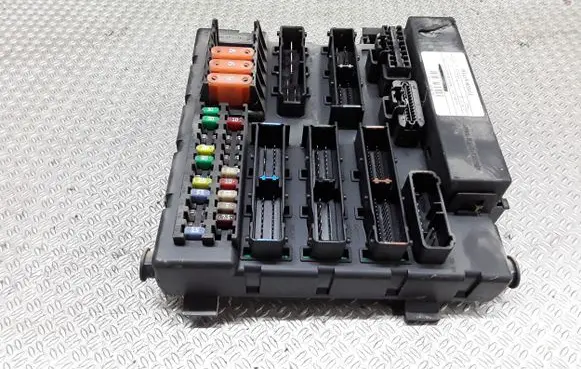 Opel Signum Fuse module 13205776