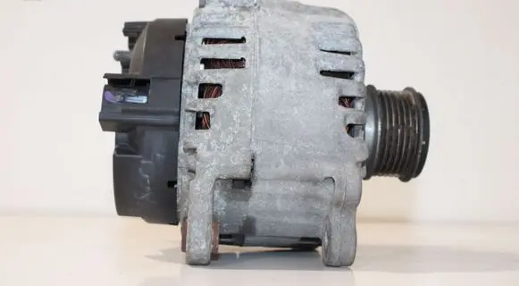 Volkswagen PASSAT B7 Generator/alternator 03L903023B
