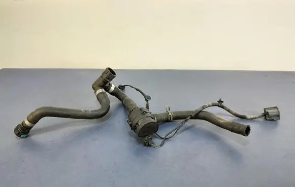 Jaguar XF X250 Water pump 4R8318D474AB