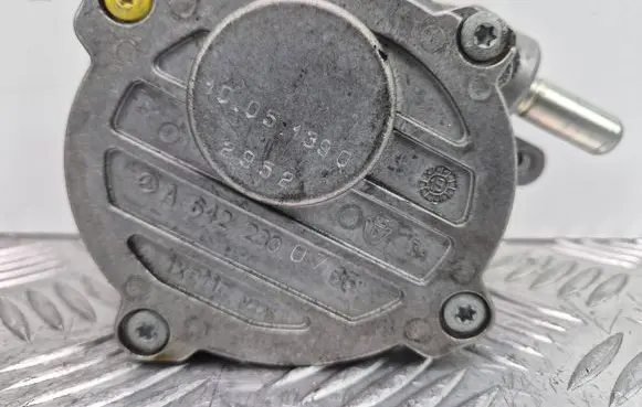 Mercedes-Benz E W212 Vacuum pump A6422300765 1005139 2952