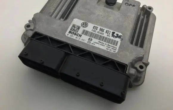 Volkswagen Golf V Engine control unit/module 03G906021JG