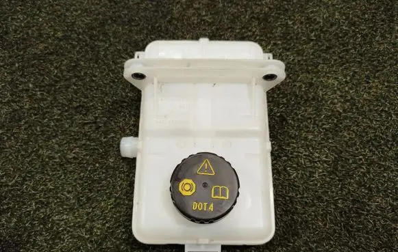 Renault Kangoo III Brake fluid reservoir 460915636R A4204302200