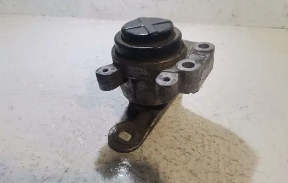 Ford Mondeo Mk III Engine mount bracket 2S716F012A