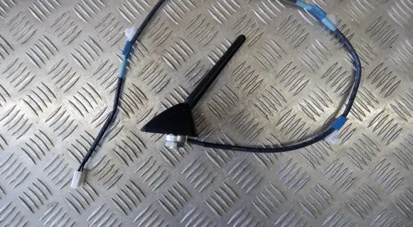 Toyota Prius+ (ZVW40) Radio antenna 8630947050