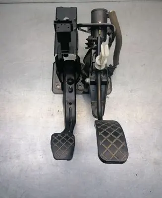 Volkswagen Golf IV Pedal assembly 1J1721130