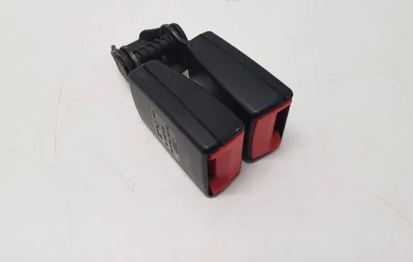 Volkswagen Scirocco Middle seatbelt buckle (rear) 8J8857739H