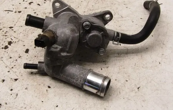 Hyundai Kona I Thermostat housing 38030