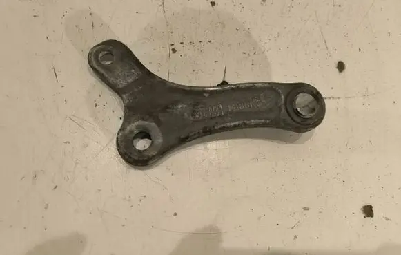 BMW 5 E60 E61 Sway bar bush bracket, front 67585271