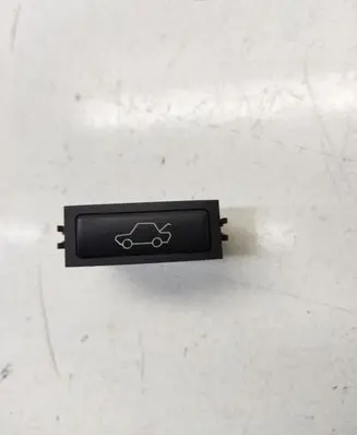 Tailgate opening switch