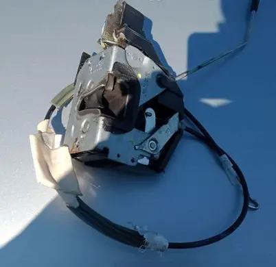 Volkswagen Fox Front door lock 5Z3837013P