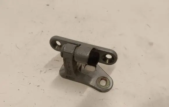 Mercedes-Benz CLS C219 Front door lower hinge 