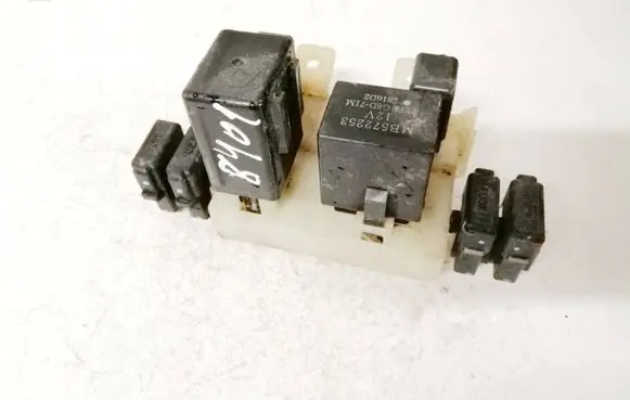 Mitsubishi Pajero Sport I Fuse box set mb572253 2816d2