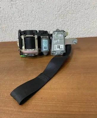 Mercedes-Benz E A207 Set of seat belts 6100358 610902000K