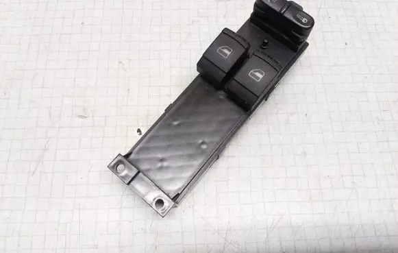 Volkswagen PASSAT B5.5 Electric window control switch 1J3959857B