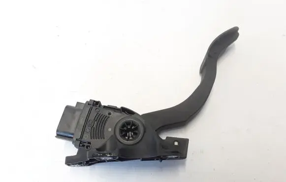 Volvo V70 Accelerator throttle pedal 31329058