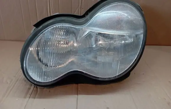 Mercedes-Benz C W203 Headlight/headlamp A2038200161
