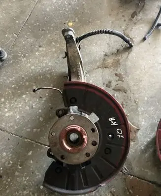 Audi Q7 4L Front wheel hub spindle knuckle