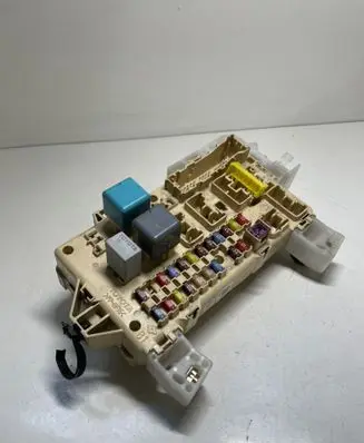Toyota Corolla Verso AR10 Fuse module 892210F010 5200453191 04060221154802