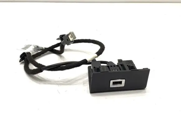 Peugeot 308 SW USB socket connector 9806048180