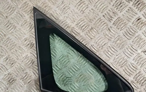Toyota Auris 150 Front triangle window/glass 6211002010