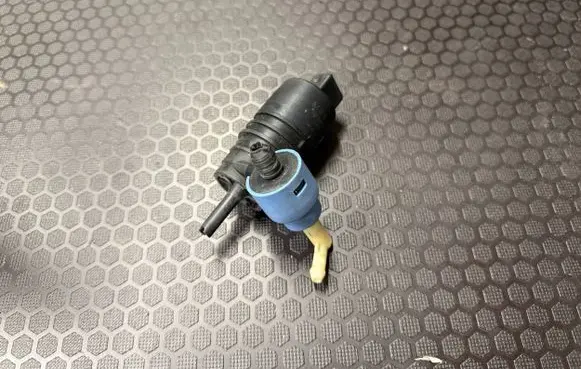 Opel Astra H Windscreen/windshield washer pump 1009550005