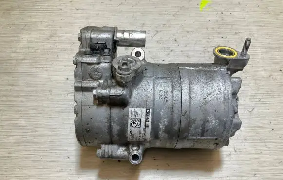 Volvo XC40 Air conditioning (A/C) compressor (pump) 32130500 3187 BVNCD