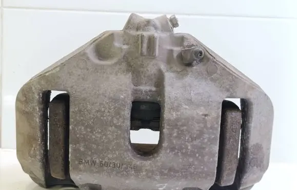 BMW 5 F10 F11 Front brake caliper 6030348