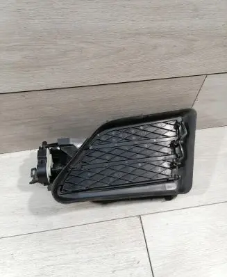 Tesla Model S Intercooler air guide/duct channel 105800700I 1058007