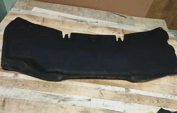 Engine bonnet/hood sound/heat insulation