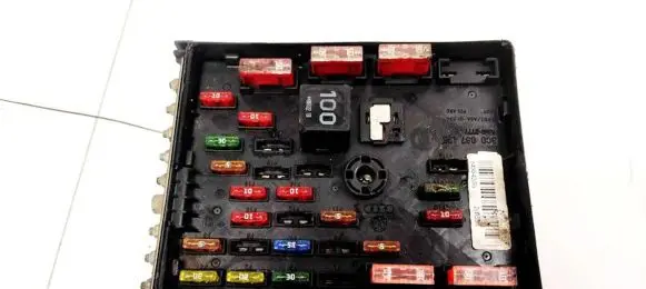 Volkswagen PASSAT B6 Fuse box set 3C0937125 6359-2777