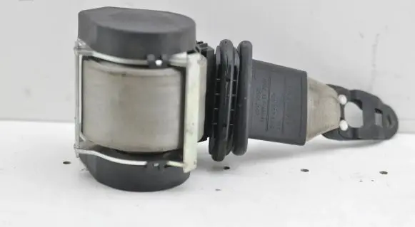 Middle seatbelt (rear)