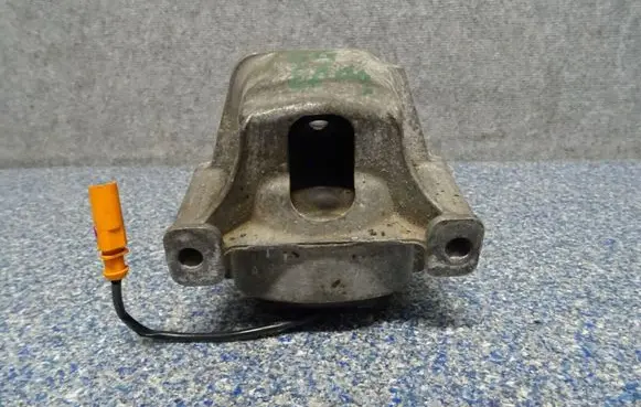 Audi A4 S4 B8 8K Engine mount bracket 8R0199381AD