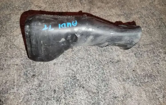 Audi TT Mk1 Air intake hose/pipe 8N0129604A PX0446051602