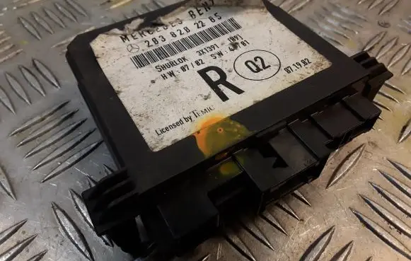 Mercedes-Benz C W203 Door control unit/module 2038202285 A2038202285