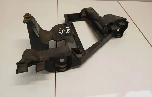 BMW X5 E53 Headlight/headlamp mounting bracket 224567