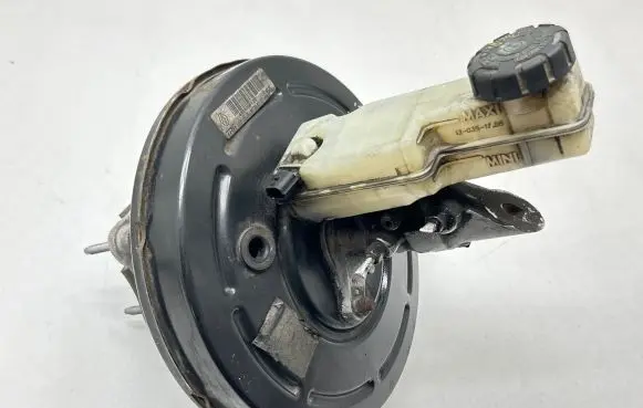 Renault Megane III Brake booster 472100013R