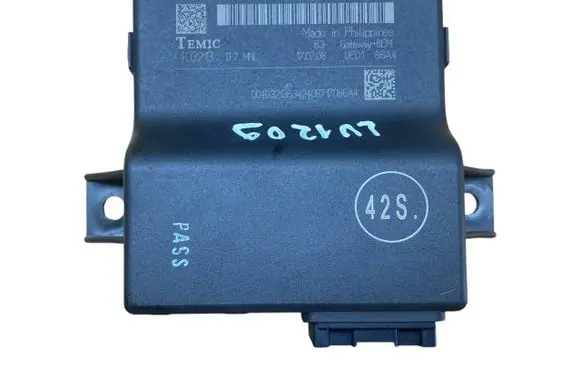 Audi A4 S4 B8 8K Gateway control module 8T0907468K