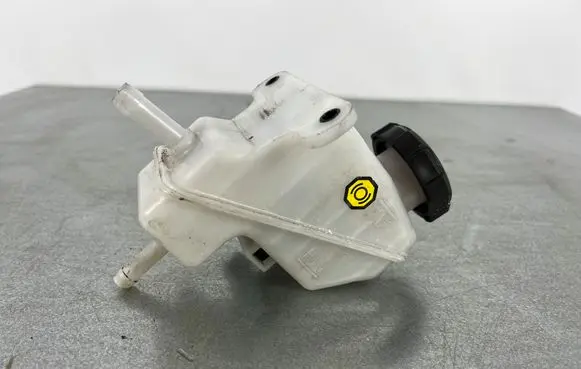 Hyundai Ioniq Brake fluid reservoir 