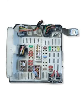 Renault Kangoo II Fuse module 8201044238