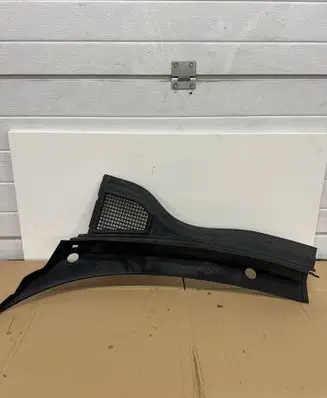 Volkswagen Tiguan Wiper trim 571819403