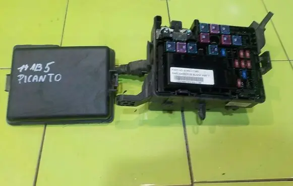 KIA Picanto Fuse box set 919501Y380 BEZPIECZNIKOW