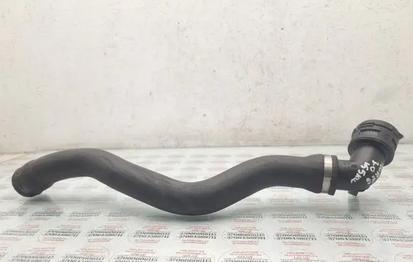 Volkswagen Touareg I Engine coolant pipe/hose 7L6122291M