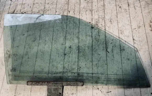 Seat Toledo I (1L) Front door window glass four-door