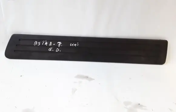 Opel Astra J Rear sill trim cover 10058302