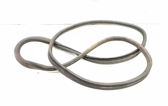 Peugeot Partner III Front door rubber seal 