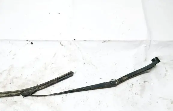 Subaru Outback Front wiper blade arm