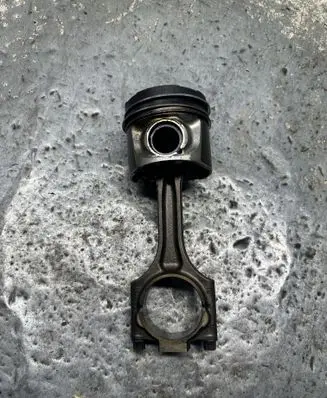 Volvo V70 Piston with connecting rod 