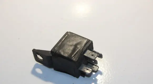 Volkswagen PASSAT B5 Other relay SCB1M1240