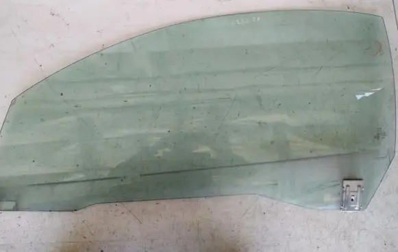 Peugeot 206 Front door window glass four-door