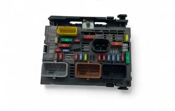 Peugeot 5008 Fuse box set 9675877980